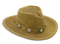 Шляпа с декоративными никелевыми монетками с изображением быка - светло-бежевая / 9511