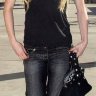 Avril Lavigne и ее мокасины черного цвета Thunderbird Minnetonka ,Аврил Лавин канадская певица, автор-исполнитель, дизайнер и актриса.